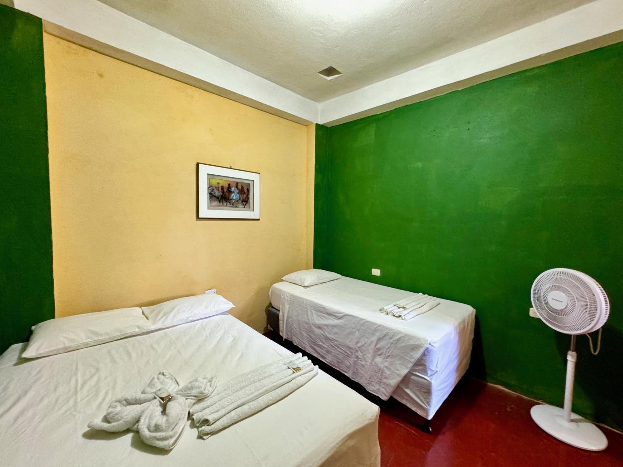 Hostal Los Girasoles By Hostal Inn Flores Εξωτερικό φωτογραφία