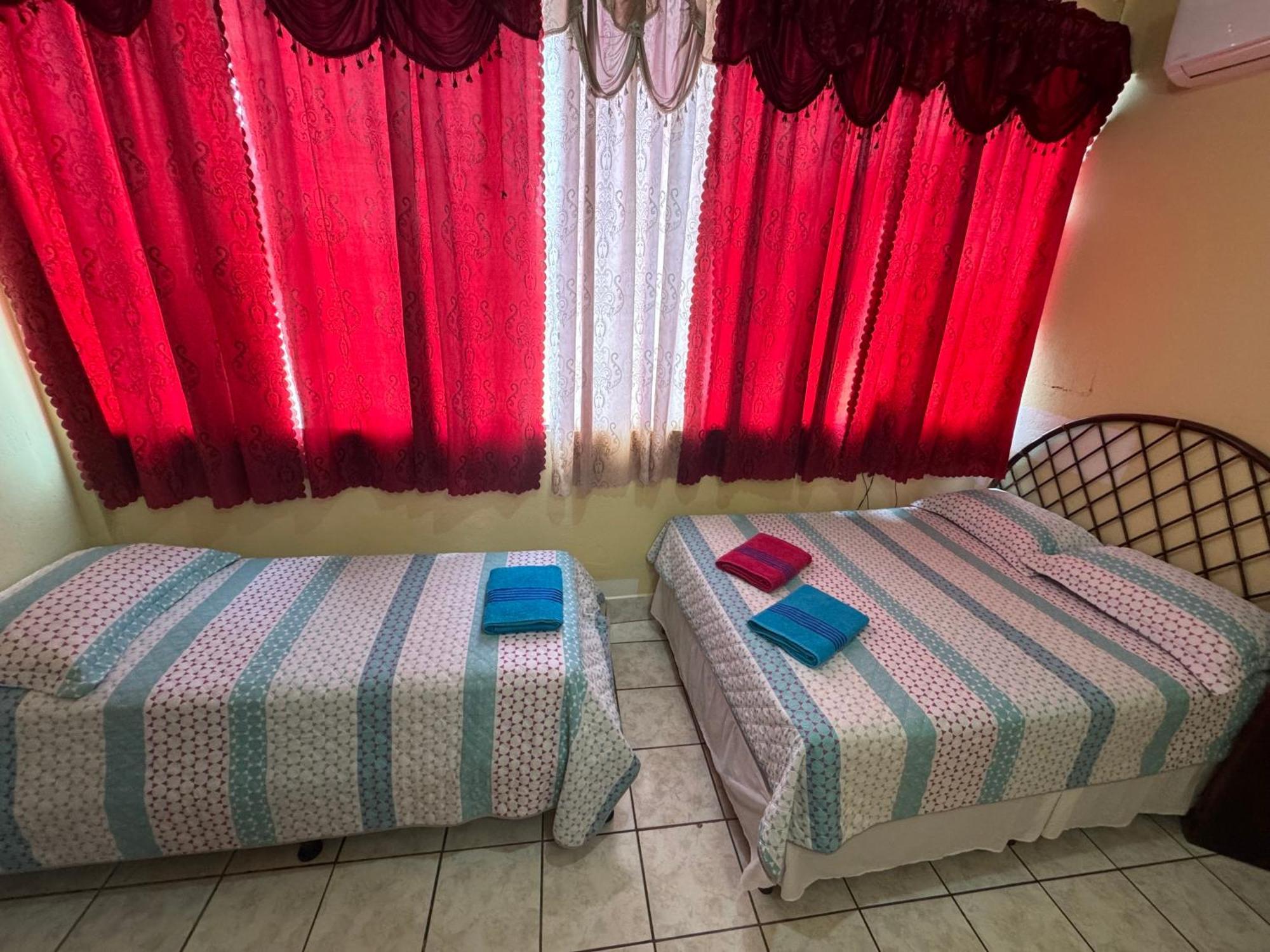 Hostal Los Girasoles By Hostal Inn Flores Εξωτερικό φωτογραφία