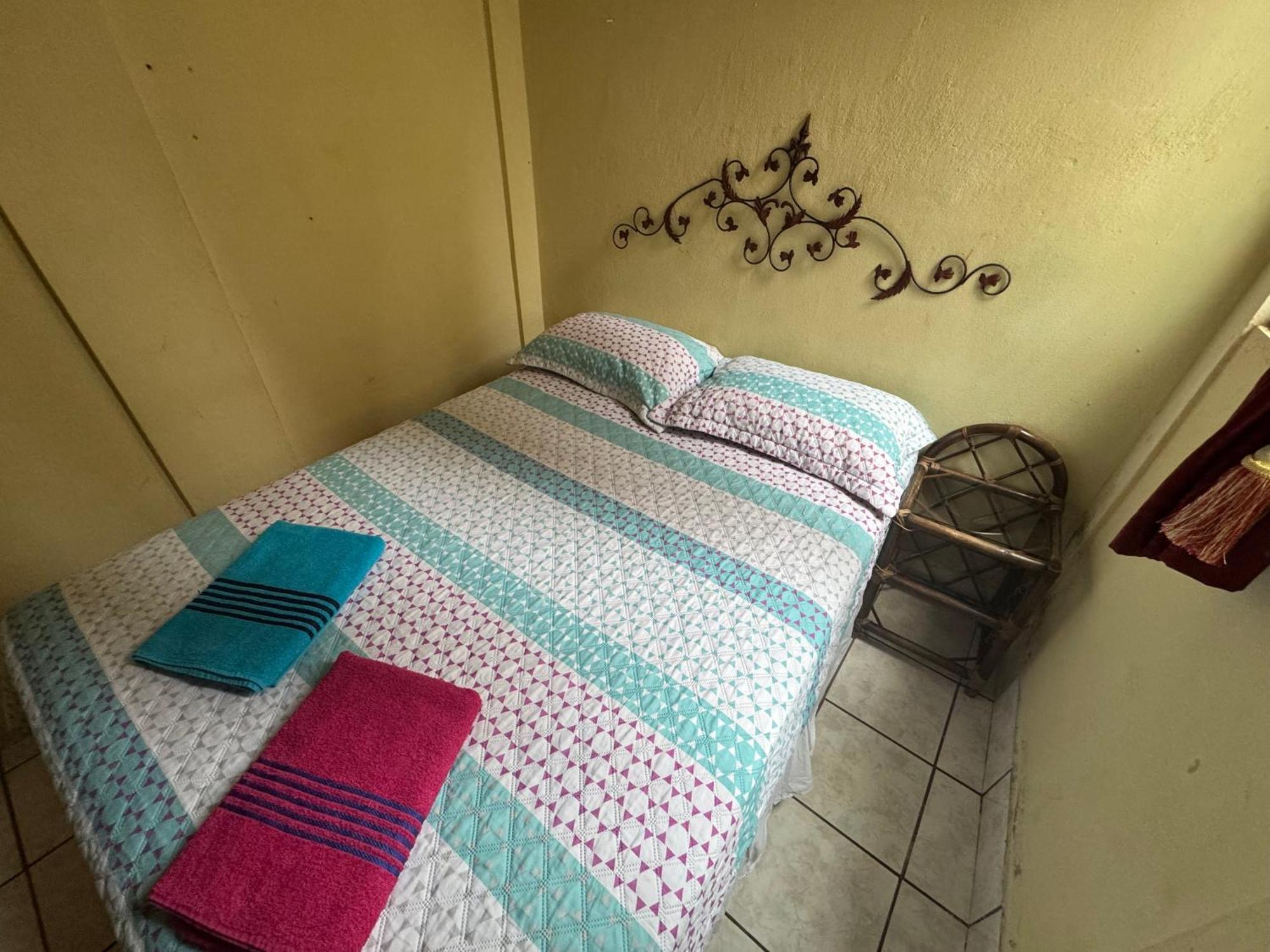 Hostal Los Girasoles By Hostal Inn Flores Εξωτερικό φωτογραφία
